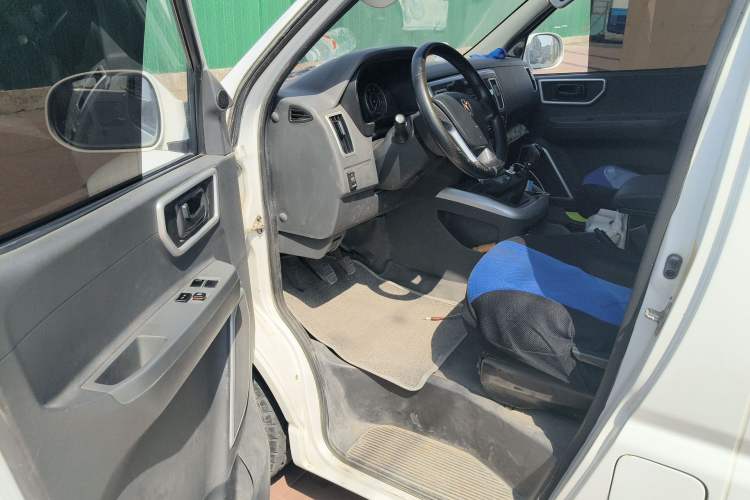 Used Jinbei Hiace King 2021 2.0L City Transport King Series Express Model Standard Top 6-Seater 1TZS Driver Seat