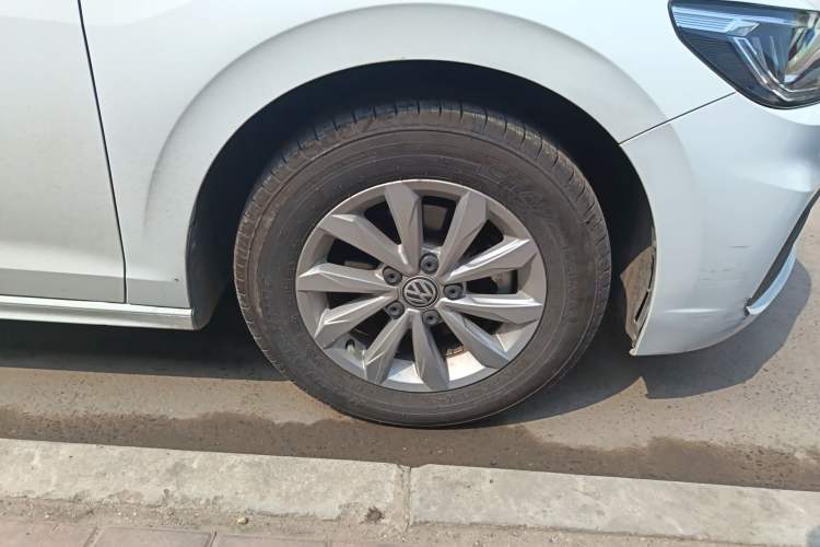 Used Volkswagen Bora 2019 1.5L Manual Fashion Edition Right Front Wheel Hub