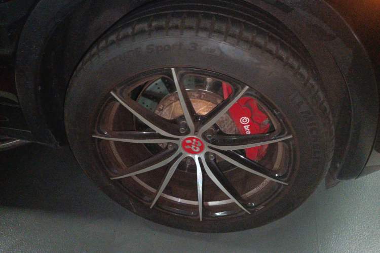 Used Porsche Cayenne  Right Front Wheel Hub