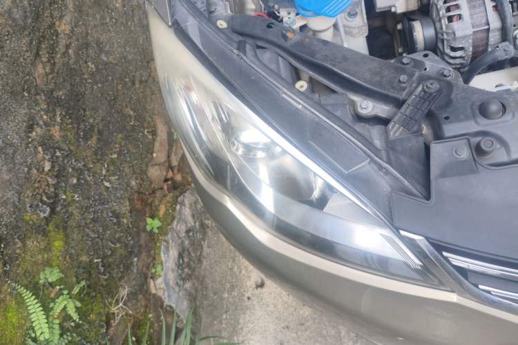 Used Roewe 360 2015 1.5L Manual Luxury Edition Right Front Headlight