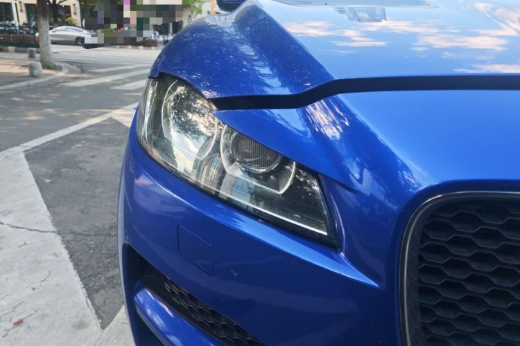 Used Jaguar F-PACE 2018 2.0T Two-Wheel Drive Urban Deluxe Edition Right Front Headlight