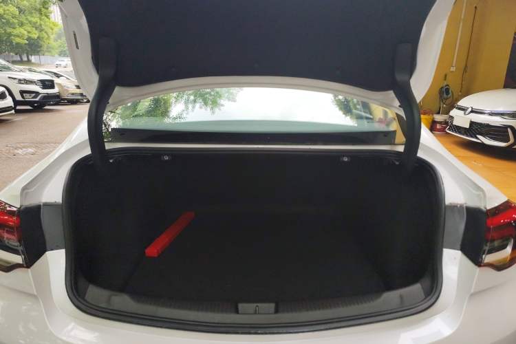 Used Buick Regal 2024 25T Deluxe Edition Trunk