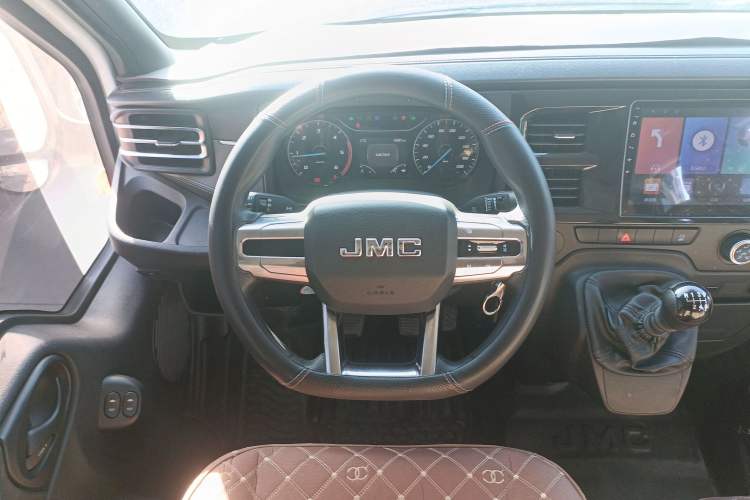 Used JMC Fushun 2022 2.0T Manual Multi-Function Passenger Vehicle Short Wheelbase Mid-Height Roof 6-Seater