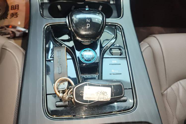Used BYD Han 2023 EV Champion Edition 605KM Front-Drive Premium Model Gear Lever