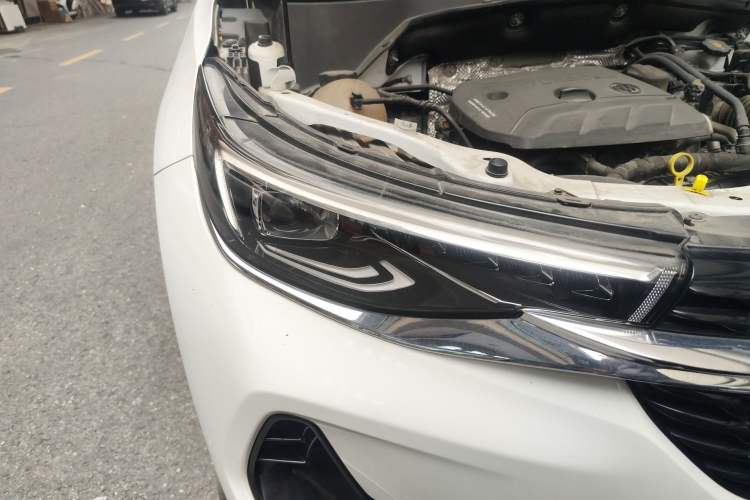 Used Buick Encore 2021 332T CVT Luxury Version Right Front Headlight