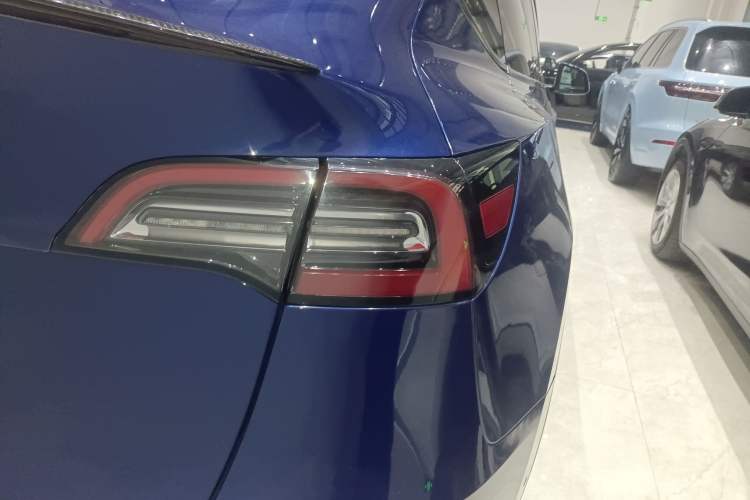 Used Tesla Model Y 2021 Long-Range All-Wheel-Drive Version