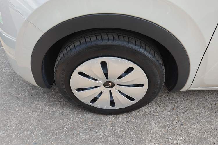 Used Wuling Bingo 2023 203km Light Edition Left Front Wheel Hub