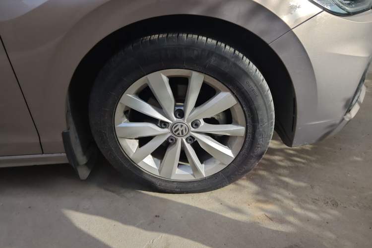 Used Volkswagen Bora 2020 1.5L Automatic Elite Version Right Front Wheel Hub