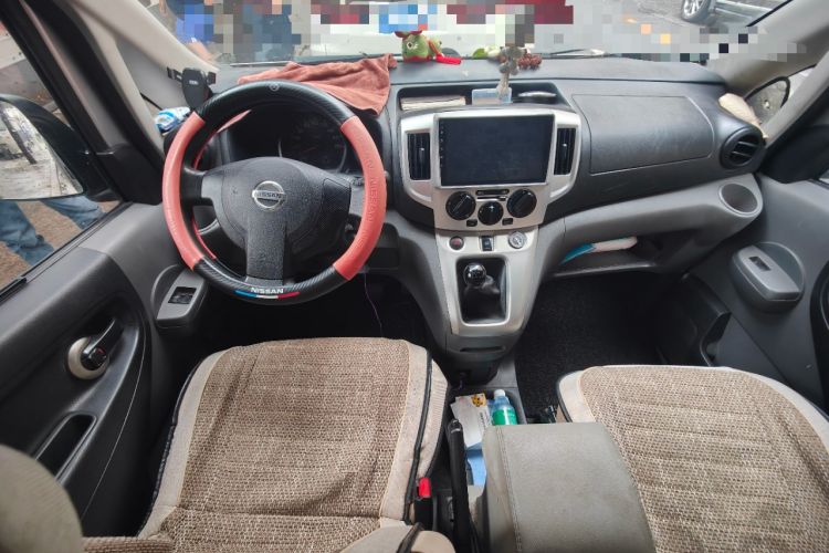 Used Nissan NV200 2012 1.6L 232 Seats Luxury Version Center Console
