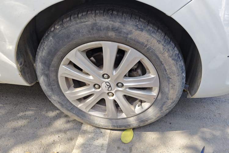 Used Cowin C3 2015 1.5L Manual Gold Diamond Edition
