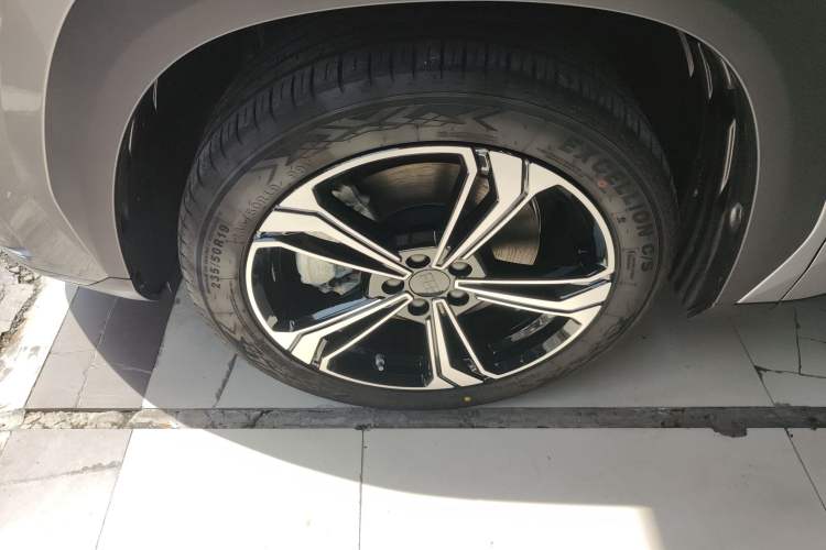 Used Geely Galaxy L7 2024 1.5T 115 km PLUS Dragon Edition Left Front Wheel Hub