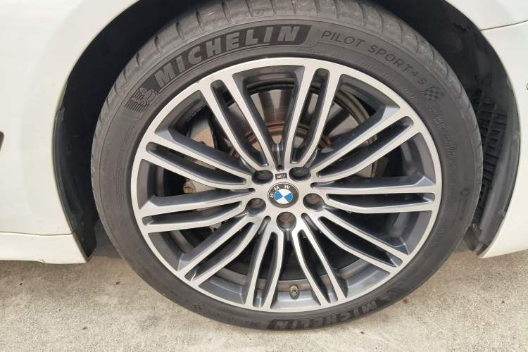 Used BMW 5 Series 2019 530Li Luxury Edition M Sport Package Right Front Wheel Hub