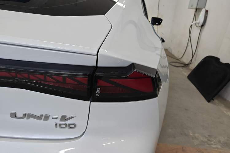 Used CHANGAN UNI-V iDD 2023 Zhidian iDD 1.5T 113km Smart & Fun Version (Rapid Edition)