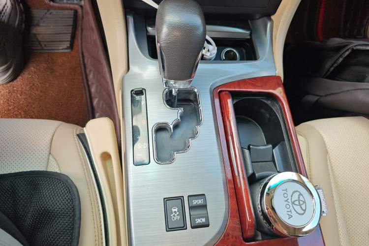 Used Toyota Crown 2012 2.5L Royal Leather Edition
