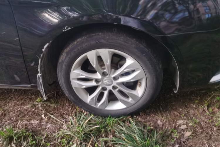 Used Geely Auto Emgrand 2014 Sedan 1.3T CVT Prestige Model
