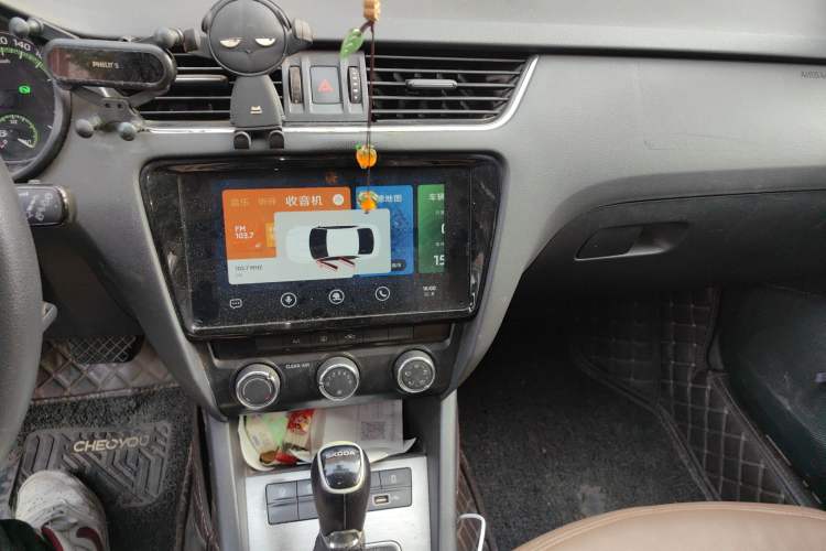 Used Skoda Octavia 2020 1.5L Automatic SmartDrive Comfort Edition Audio And AC Panel