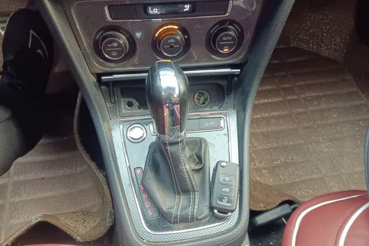 Used Volkswagen Cross Lavida 2014 1.6L Automatic Gear Lever