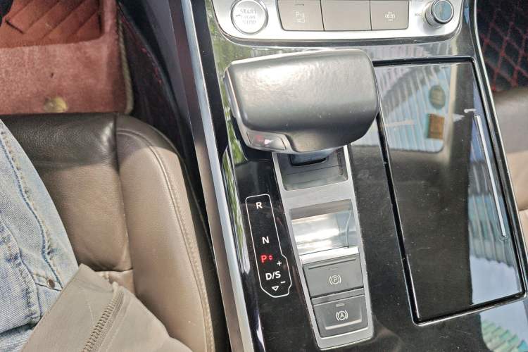 Used Audi A8 2018 A8L 55 TFSI quattro Launch Edition Elite Model Gear Lever