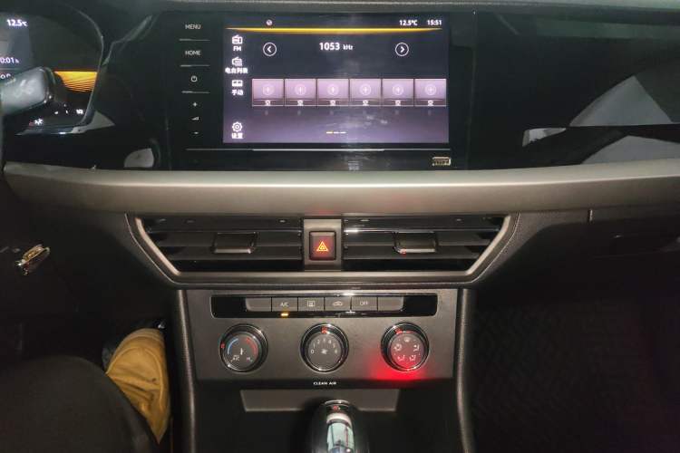 Used Volkswagen Lavida 2022 1.5L Automatic Comfort Edition Audio And AC Panel