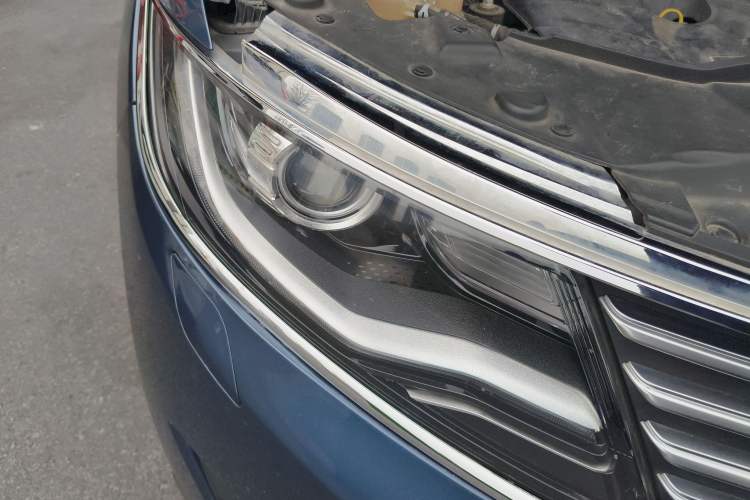 Used Lincoln MKX 2018 2.0T Two-Wheel Drive Deluxe Edition Right Front Headlight