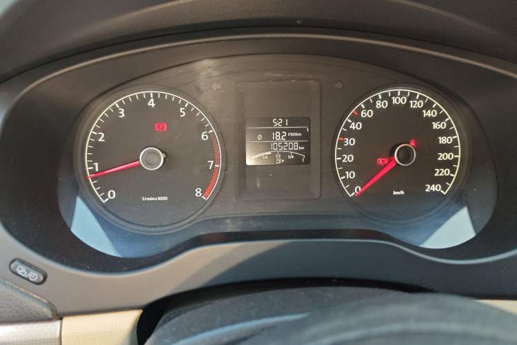 Used Volkswagen Sagitar 2012 1.6L Manual Comfort Model Odometer Close Up