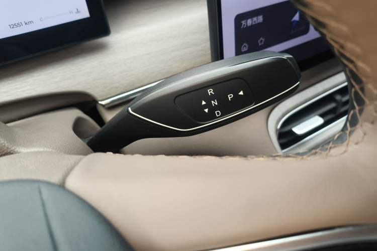 Used Chery Tiggo 8 PLUS 2025 290TGDI DCT Prestige 5-Seater Gear Lever