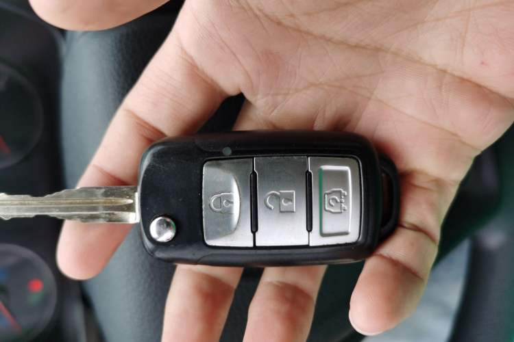 Used Dongfeng Fengon 330 2019 1.5L 330S Manual Comfort Version China VI Standard