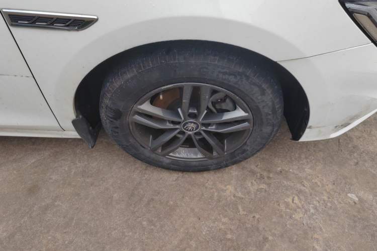Used BYD Qin Pro 2019 Super Edition 1.5TI Automatic Smart Connect FENGSHANG Model China VI Standard Right Front Wheel Hub