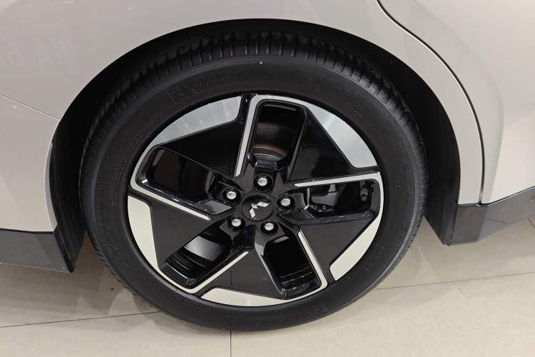 Used Wuling Xingguang 2024 Co-Creation Edition 510 Advanced Model Right Rear Wheel Hub