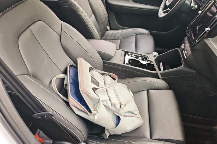 Used Volvo XC40 2024 B4 4x4 Smart Luxury Edition Right Front Seat