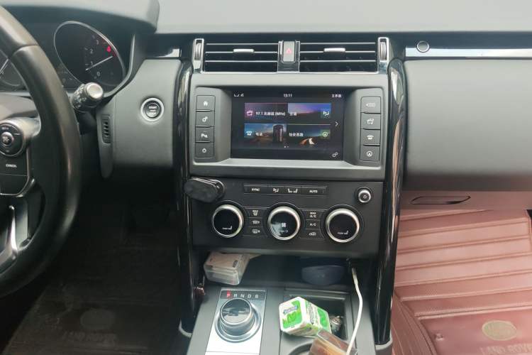 Used Land Rover Discovery 2017 3.0 SC V6 SE Audio And AC Panel