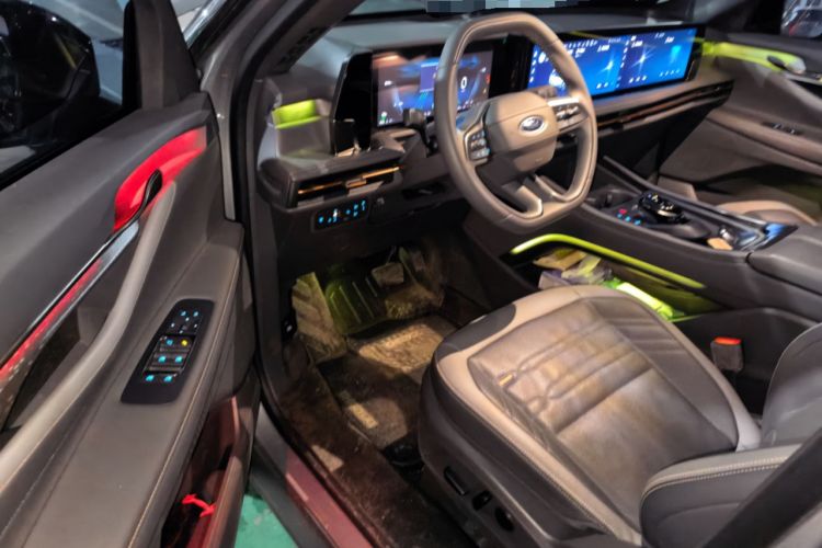 Used Ford Edge 2023 Edge L 2.0T EcoBoost E-Hybrid Four-Wheel Drive Seven-Seat Supreme Model Driver Seat