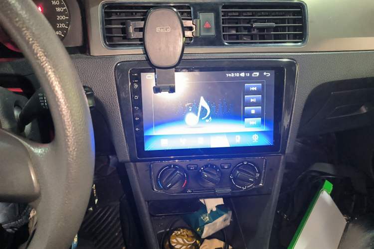 Used Volkswagen Santana 2015 1.6L Manual Comfort Edition Audio And AC Panel