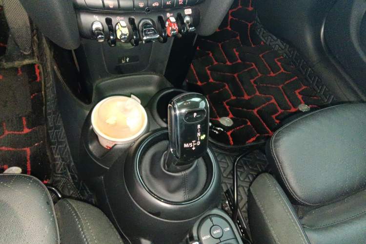 Used MINI MINI 2019 1.5T COOPER Artist Five-Door Edition
