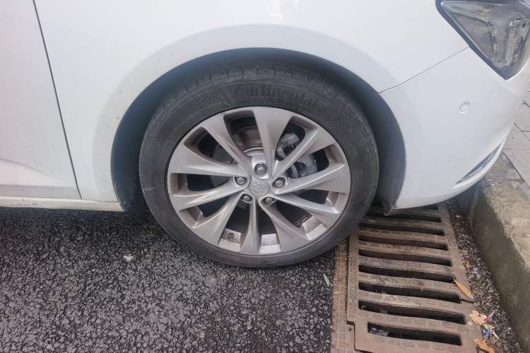 Used Buick Verano 2015 Sedan 20T Dual-Clutch Flagship Model Right Front Wheel Hub