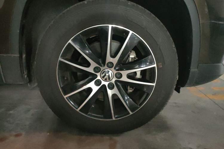 Used Volkswagen Tiguan 2015 1.8TSI Automatic All-Wheel-Drive Luxury Model
