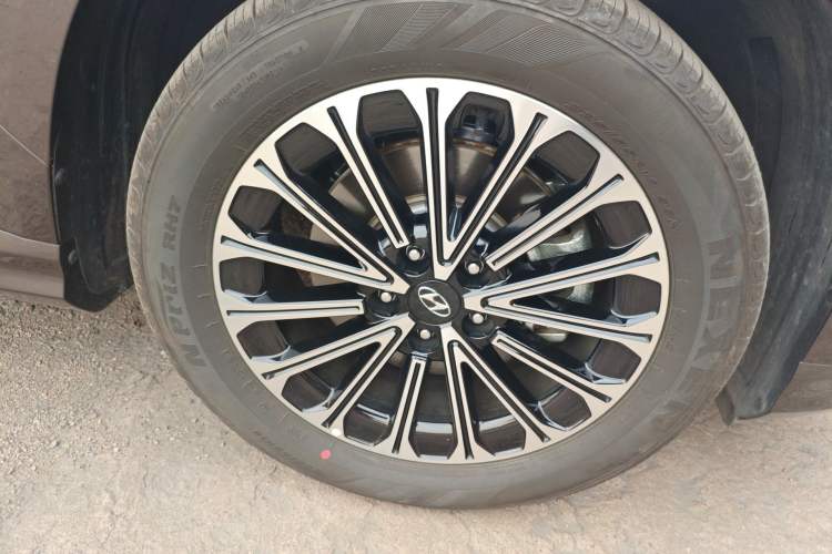 Used Hyundai Custo 2024 380TGDi LUX Premium Smart & Luxurious Edition Right Front Wheel Hub