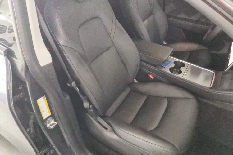 Used Tesla Model Y 2021 Standard Range Rear-Wheel Drive Version Right Front Seat