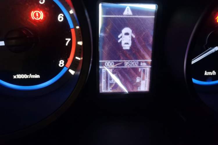 Used Soueast V5 Lingzhi 2015 1.5L Manual Luxury Model