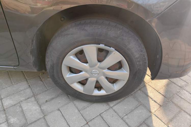 Used Nissan Sunny 2015 1.5XE Manual Comfort Edition Right Front Wheel Hub