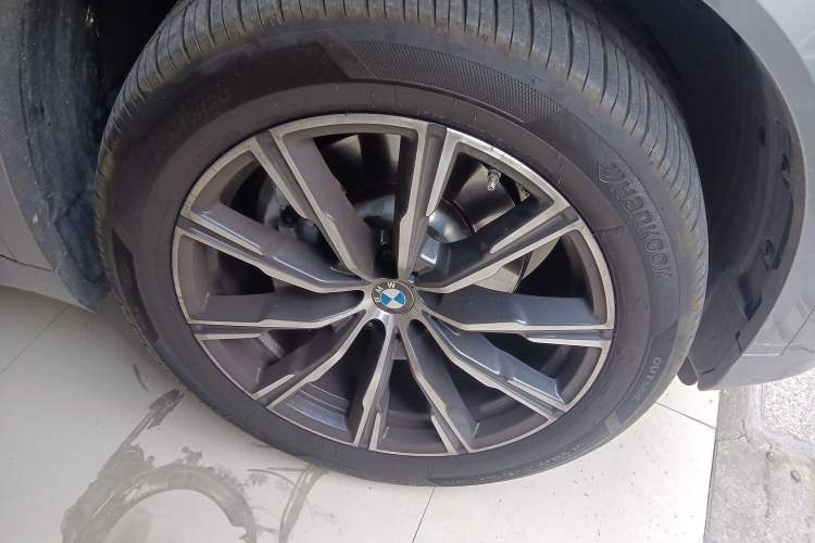 Used BMW X5 2022 xDrive 30Li Luxury M Sport Package Right Front Wheel Hub