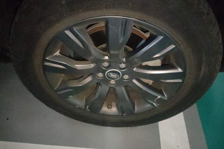 Used Land Rover Discovery Sport 2018 240 PS HSE LUXURY Edition Right Front Wheel Hub