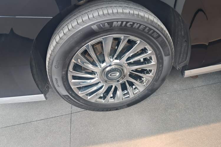 Used GAC Trumpchi M8 2025 Zongshi Series Super Hybrid Edition Right Rear Wheel Hub