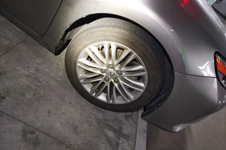 Used Lexus ES 2015 200 Elite Edition Right Front Wheel Hub