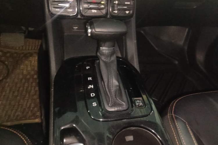 Used GAC Trumpchi GS3 2017 200T Automatic Luxury Edition Gear Lever