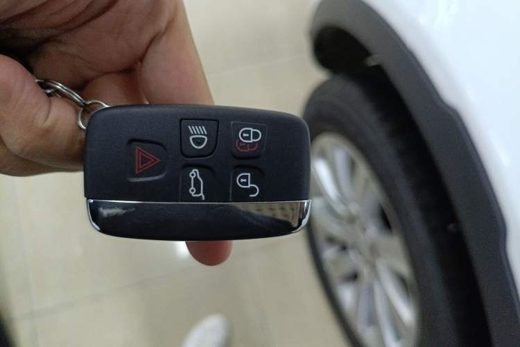 Used Land Rover Discovery Sport 2018 240 PS SE Version
