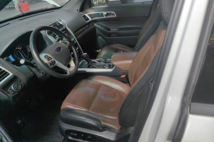 Used Ford Explorer 2013 3.5L Deluxe Model
