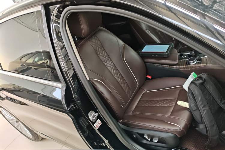 Used BMW 5 Series New Energy 2019 530Le Luxury Package Right Front Seat