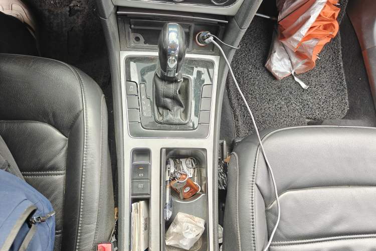 Used Volkswagen Passat 2011 1.8TSI Automatic Prestige Edition Gear Lever