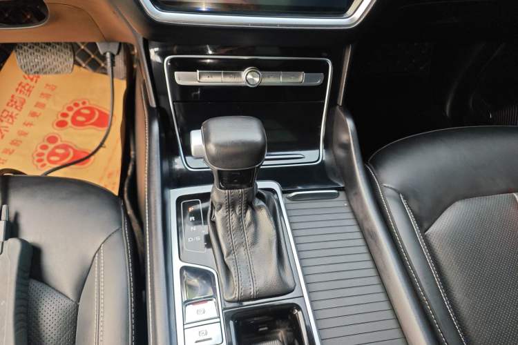 Used Roewe RX8 2018 30T Two-Wheel Drive Flagship Edition
